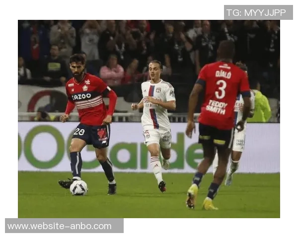 多队争抢里昂攻击型中场苏尔克热刺马竞维拉等球队密切关注